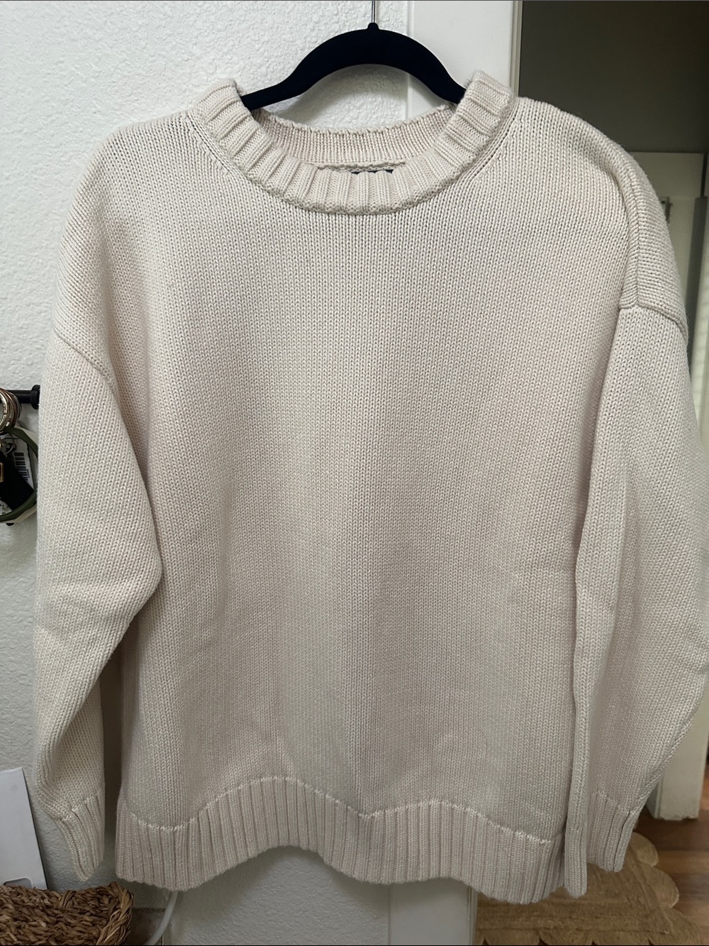 GAP crewneck 100 percent cotton sweater size M.